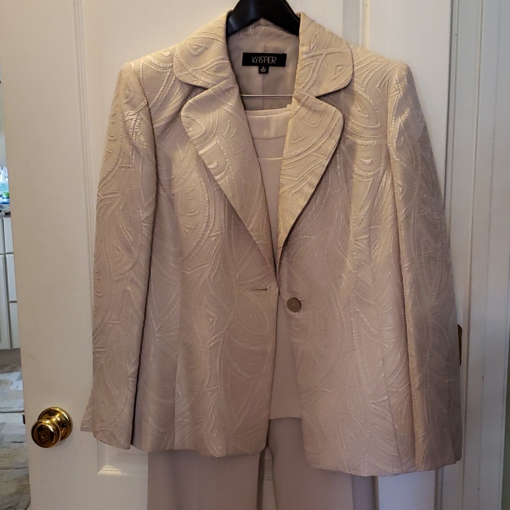 Kasper 3 piece suit beige size 18